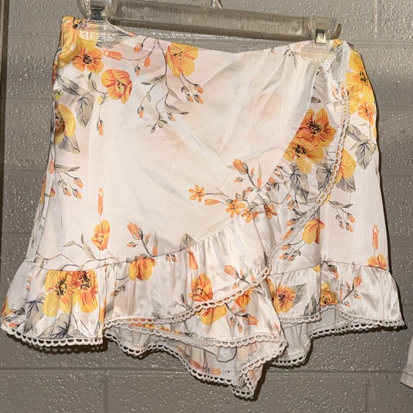 Fashion Nova Floral Crop Top and Skirt Set - Picture 4 of 8